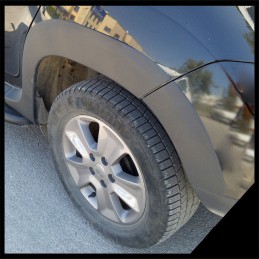 PASOS DE RUEDA DACIA DUSTER 2010  8 PIEZAS  ABS